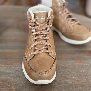 Skechers Women's Ultra Flex 2.0-Casual Mix Fashion Boot - excellent condition